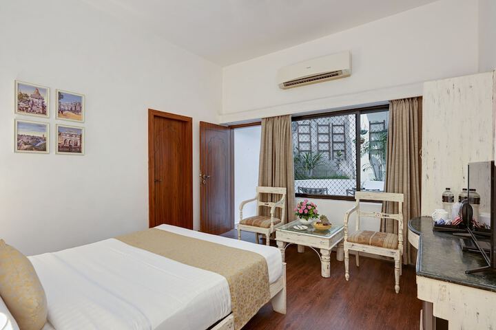 Room 15 of 102