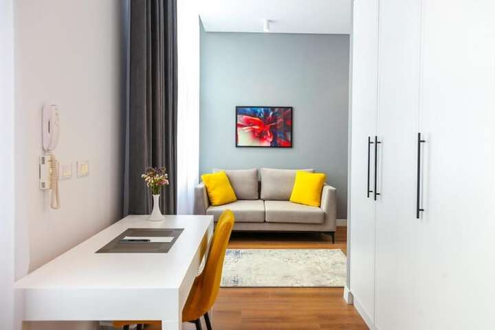 Room 10 of 83