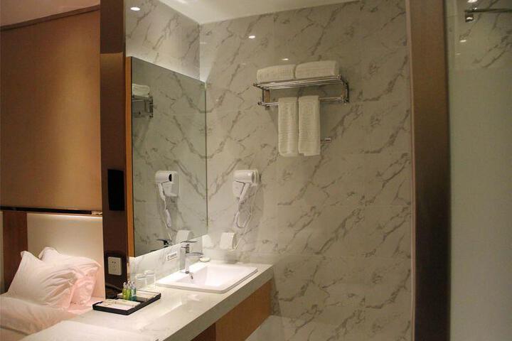 Exterior of Super 8 Hotel Guangzhou Xinshi Hui Qiao Xin Cheng
