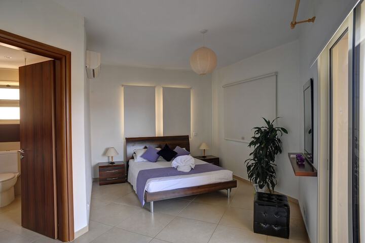 Room 6 of 54