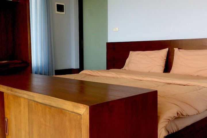 Room 3 of 37