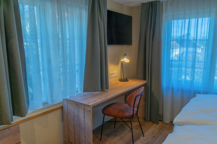 Room 18 of 125