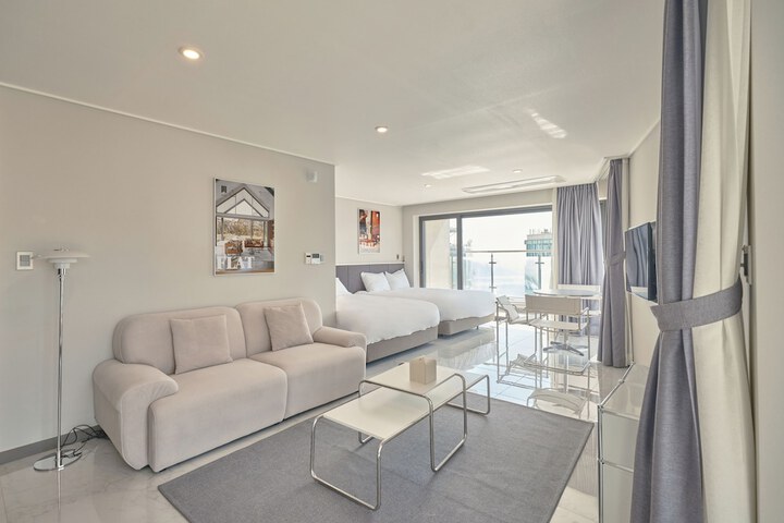 Room 11 of 29