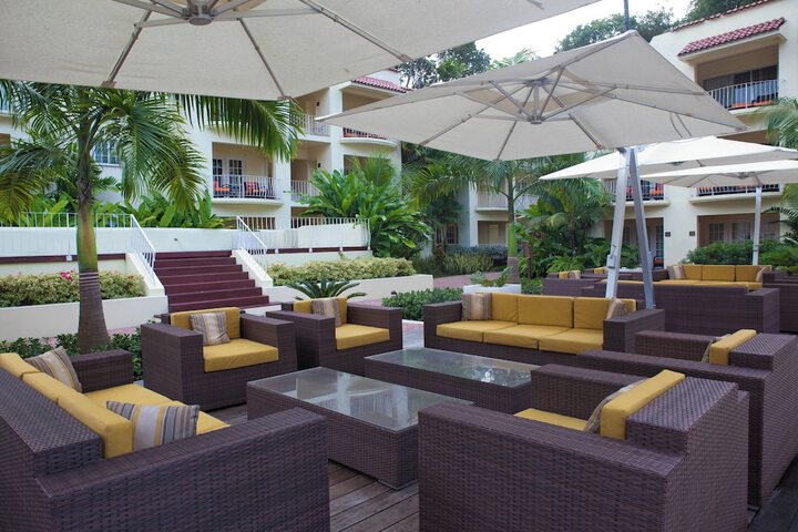 Lounge 73 of 92