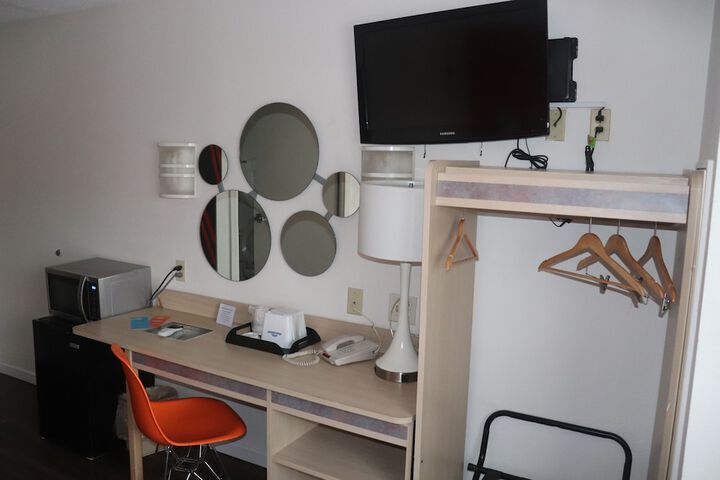 Room 10 of 31