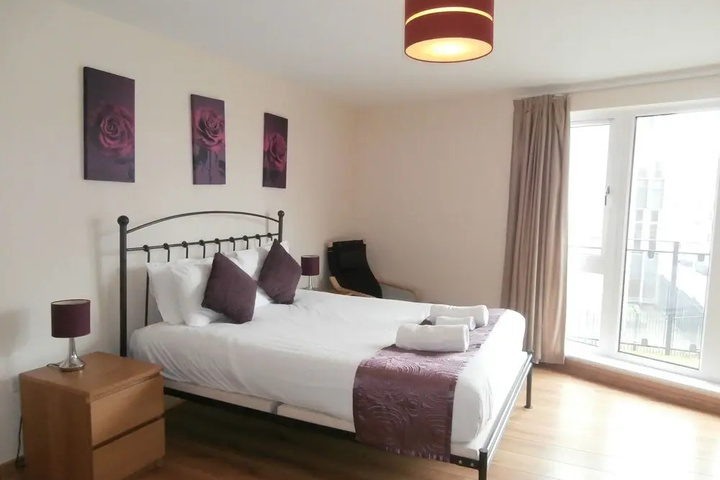 Room 4 of 16