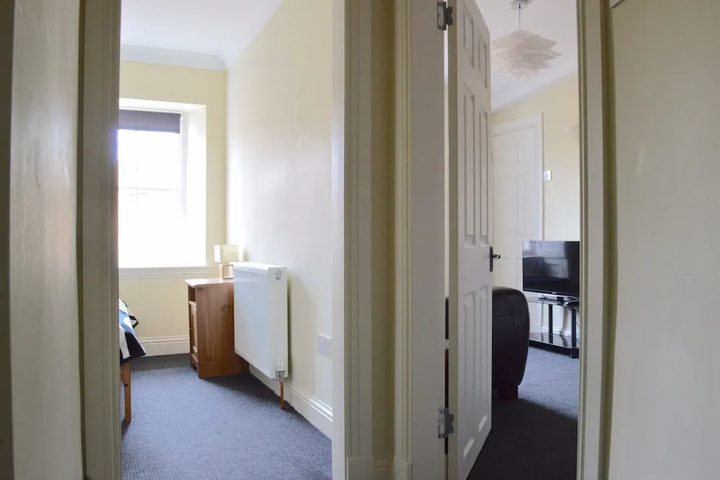 Room 8 of 12