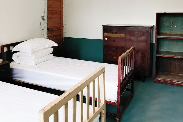 Room 12 of 223