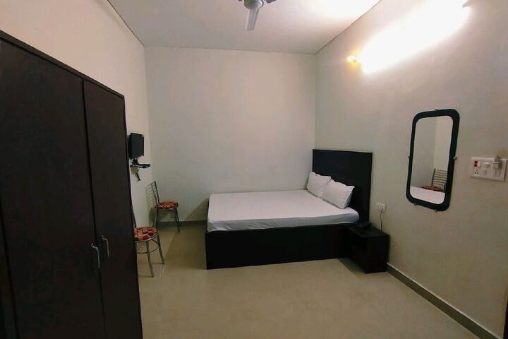Room 9 of 17