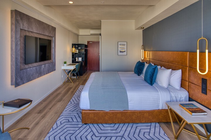 Room 11 of 28