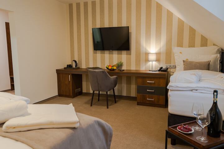 Room 5 of 42