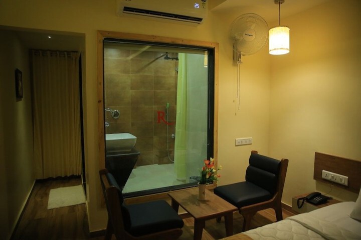 Room 6 of 26