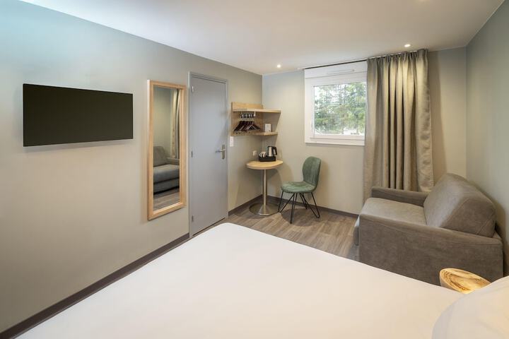 Room 33 of 66