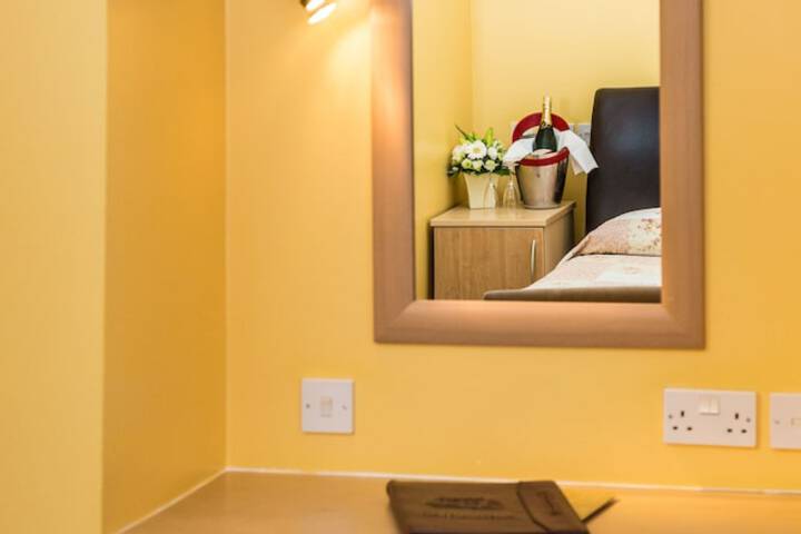 Room 5 of 37
