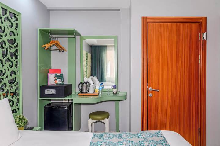 Room 12 of 42