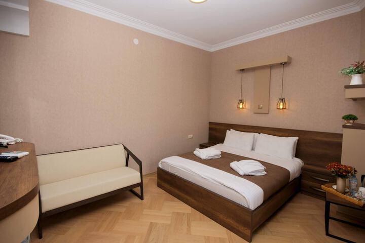 Room 9 of 46