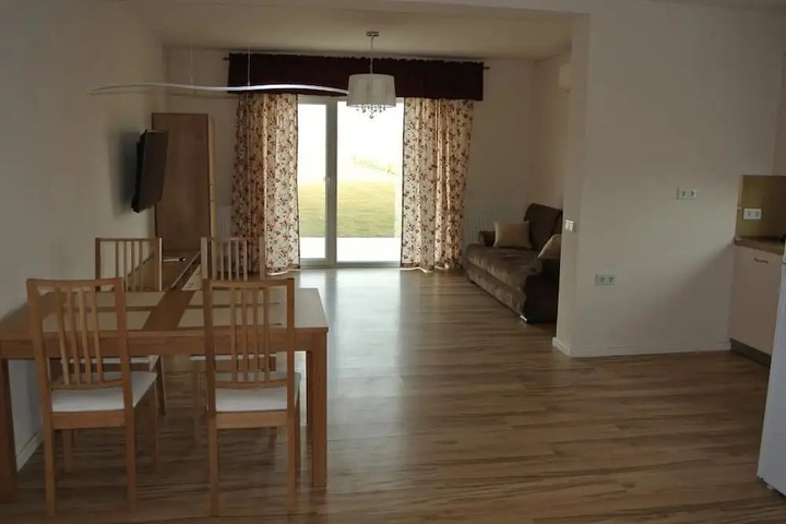 Room 5 of 12