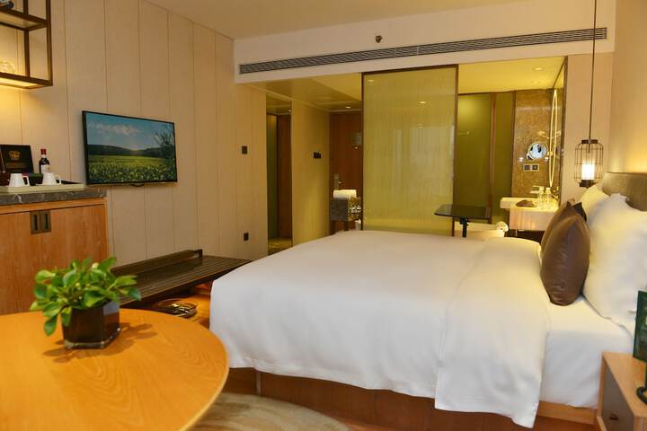 Room 8 of 180