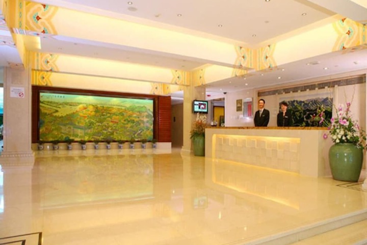 Entrance & Lobby