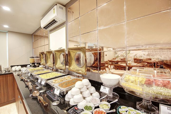 Dining 60 of 79