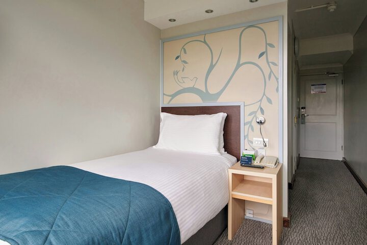 Room 34 of 89