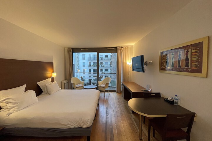 Room 8 of 24