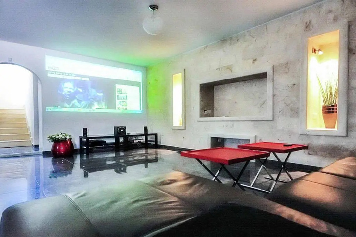 Room 12 of 21