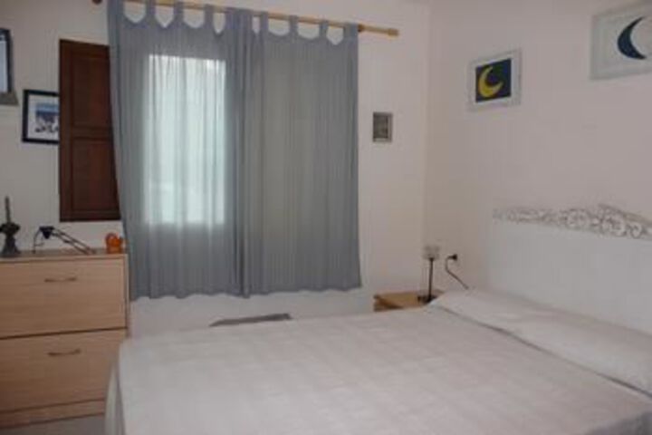 Room 4 of 18