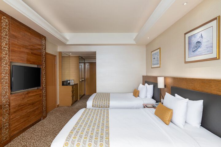 Room 16 of 48