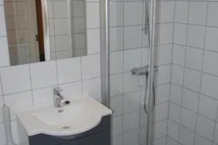 Room 7 of 9