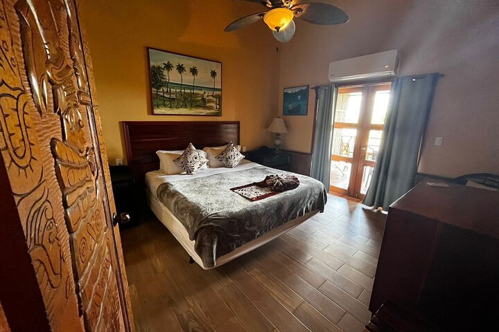 Room 18 of 272