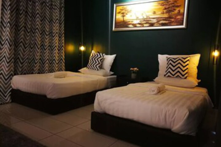 Room 7 of 10