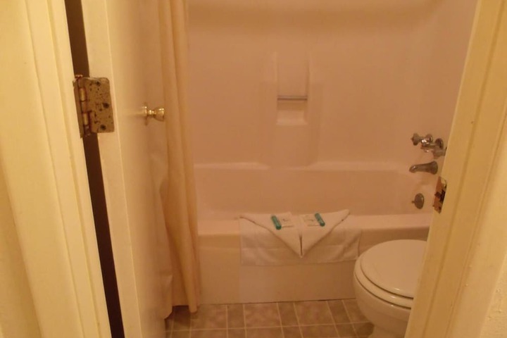 Room 11 of 25