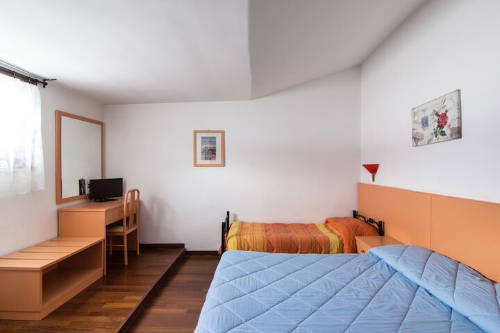 Room 6 of 36