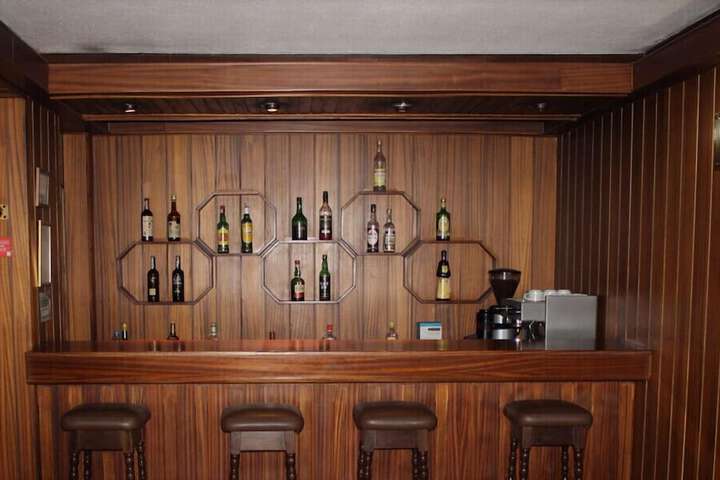 Lounge 26 of 33