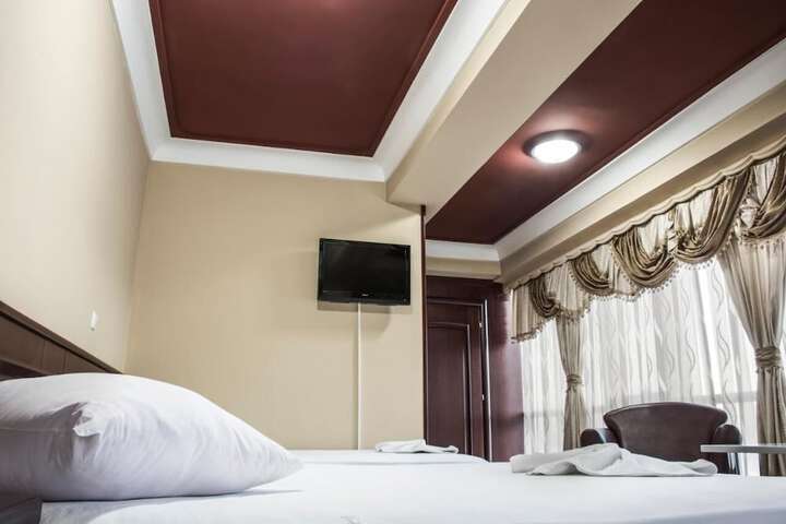 Room 2 of 35