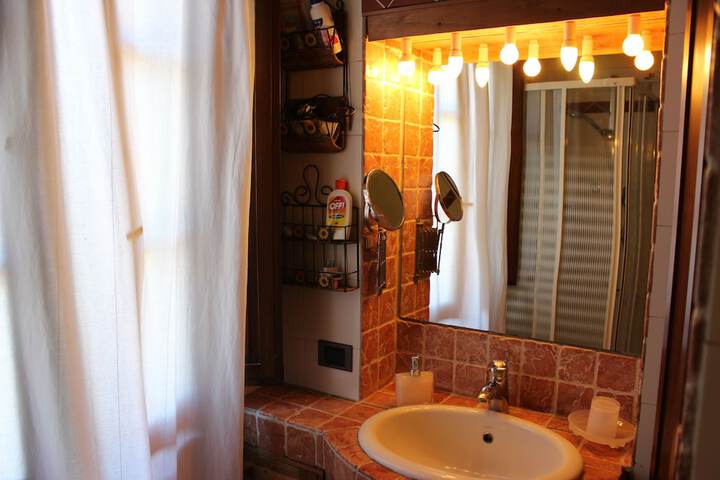Room 8 of 25
