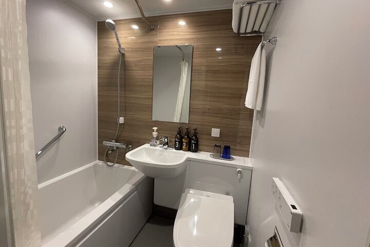 Room 16 of 24