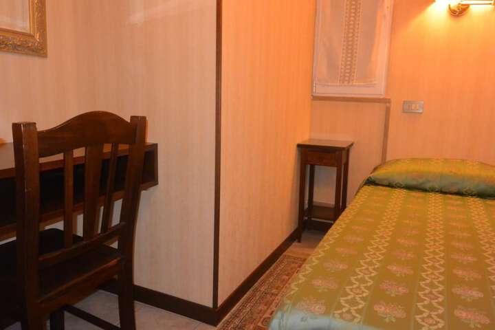Room 8 of 52