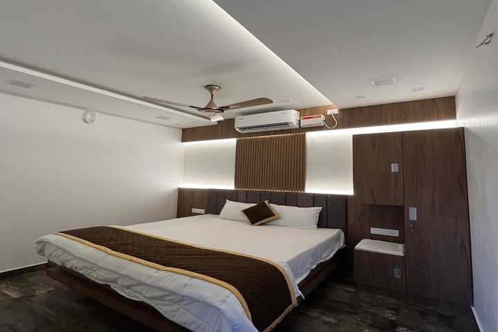 Room 3 of 7