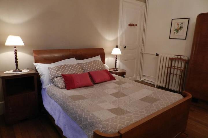 Room 6 of 10