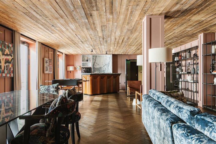 Room 32 of 66