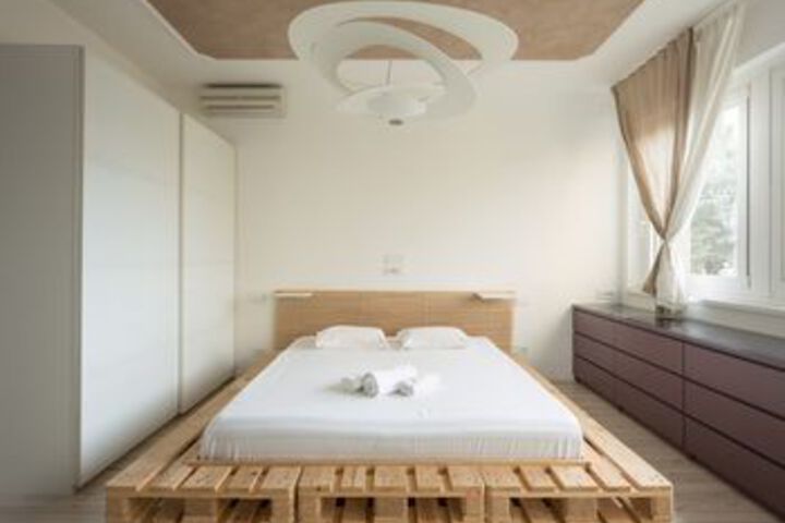 Room 7 of 22