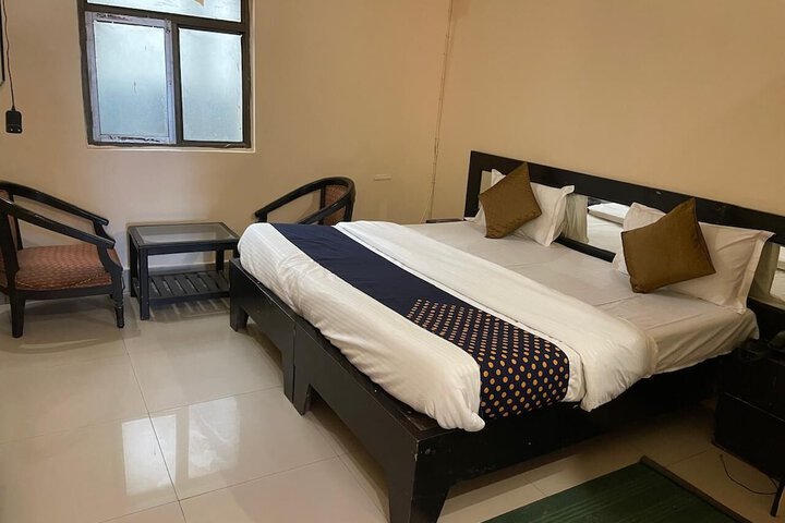 Room 10 of 14