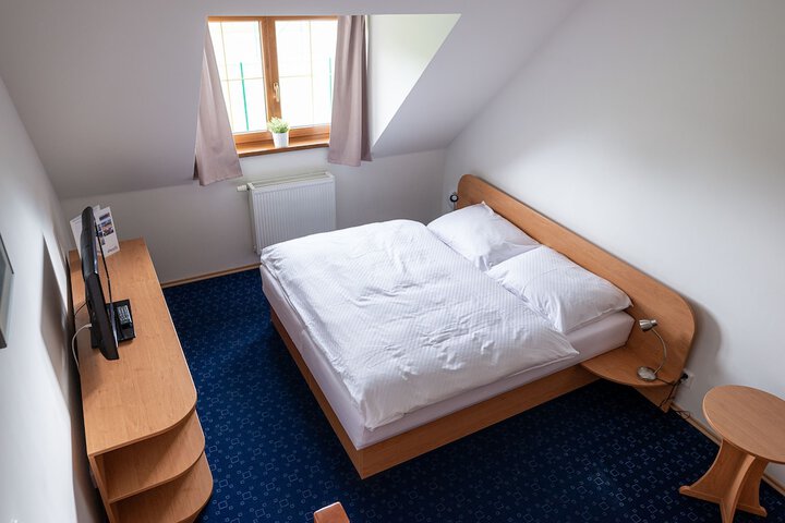 Room 3 of 65
