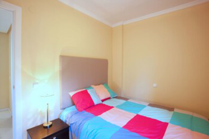 Room 10 of 13