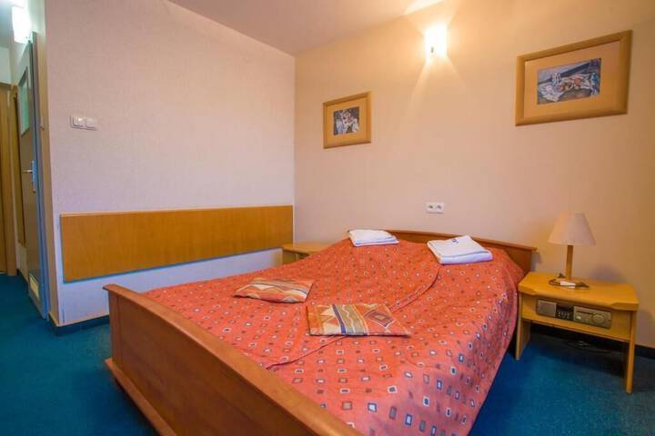Room 35 of 73