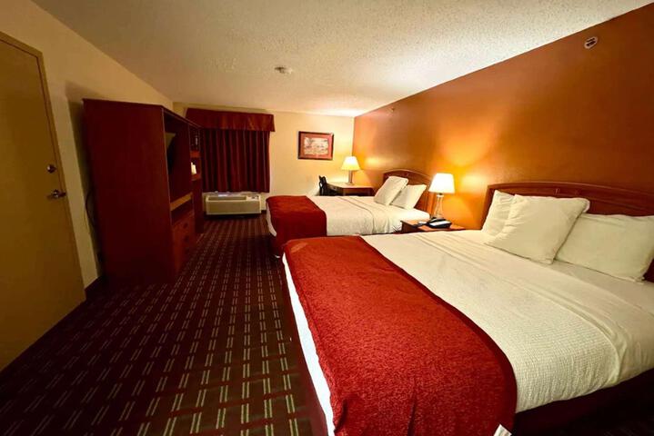 2 Queen Beds (6 of 6)