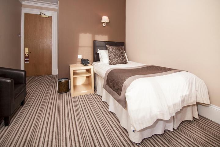 Room 9 of 21