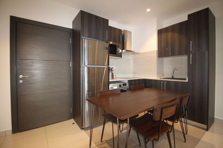 Room 4 of 9